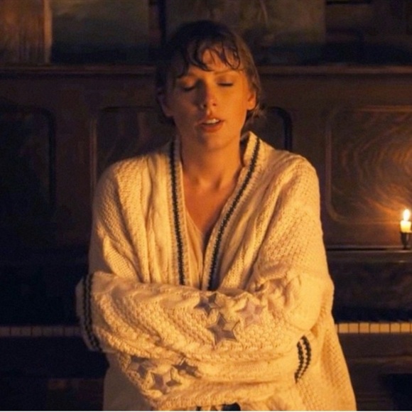 Taylor Swift Cream Cable Knit Stars Folklore Cardigan Size L/XL - Picture 2 of 12